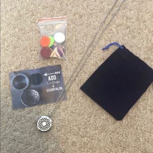 NWOT Essential Oil Necklace w/ Coloured Pads